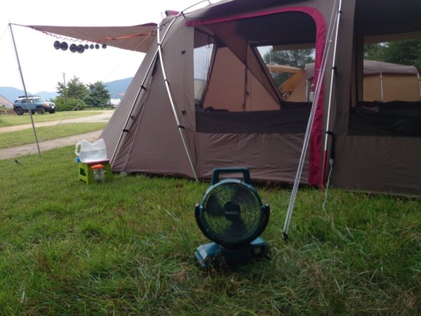 マキタ『首振り扇風機』をキャンプで使用